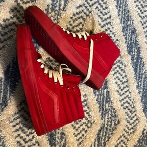 Perfectly weathered OG solid red vans!🔥